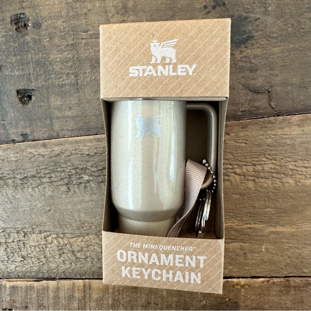 ⭐️NWT Stanley Ornament Keychain (Honey Talks)
